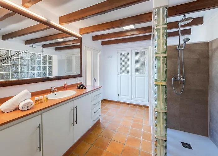 Cuarterades - Js Вілла *